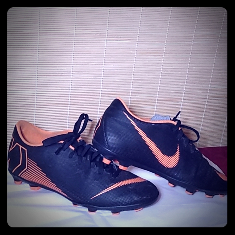 Nike Cleats Boys/Men's 7.5, orange and black
